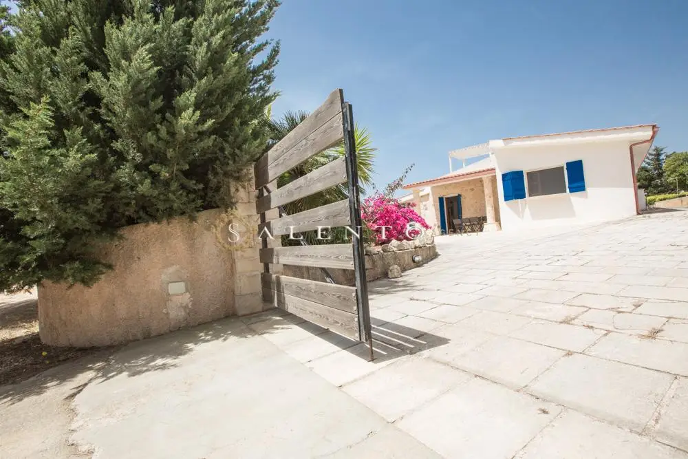 Villa with dependence in Salento