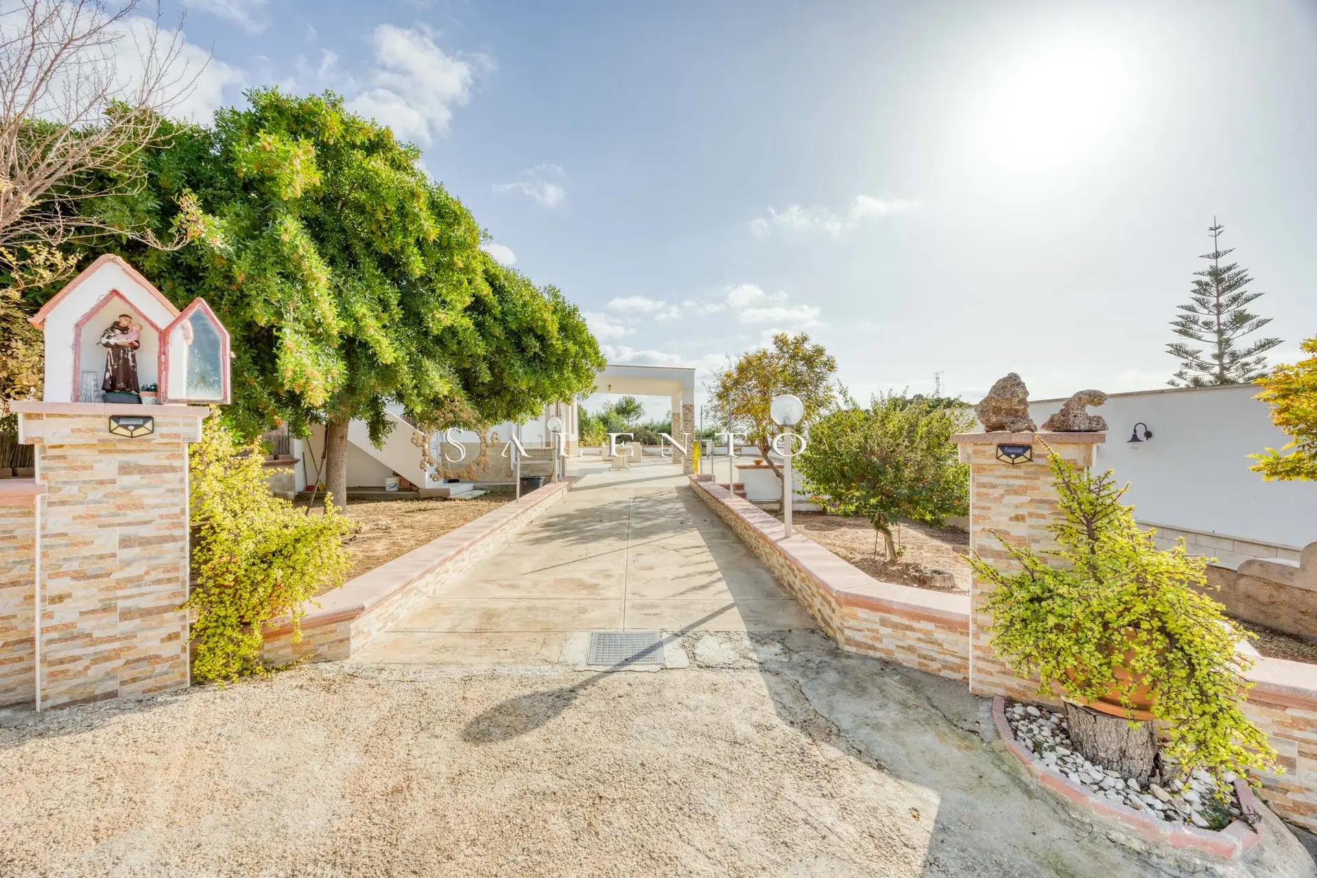 Pretty villa with sea view